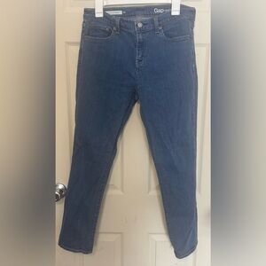Gap Women’s Girlfriend Jean👖Size 8/29.